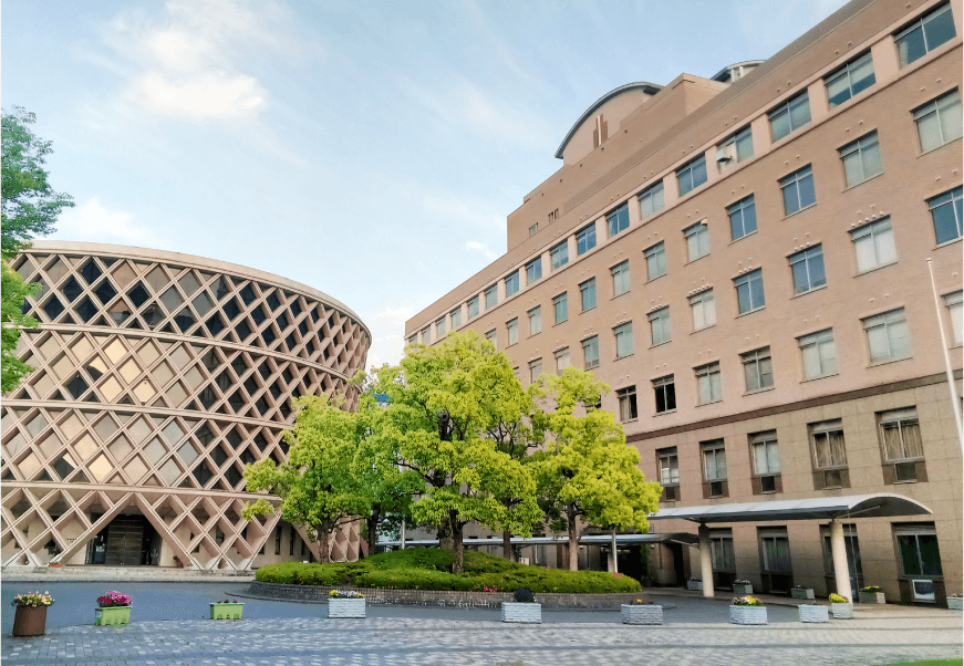 図書館と教育研究棟１