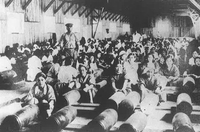 戦時色の学生生活　兵器廠の集団作業　昭和16年（1941）