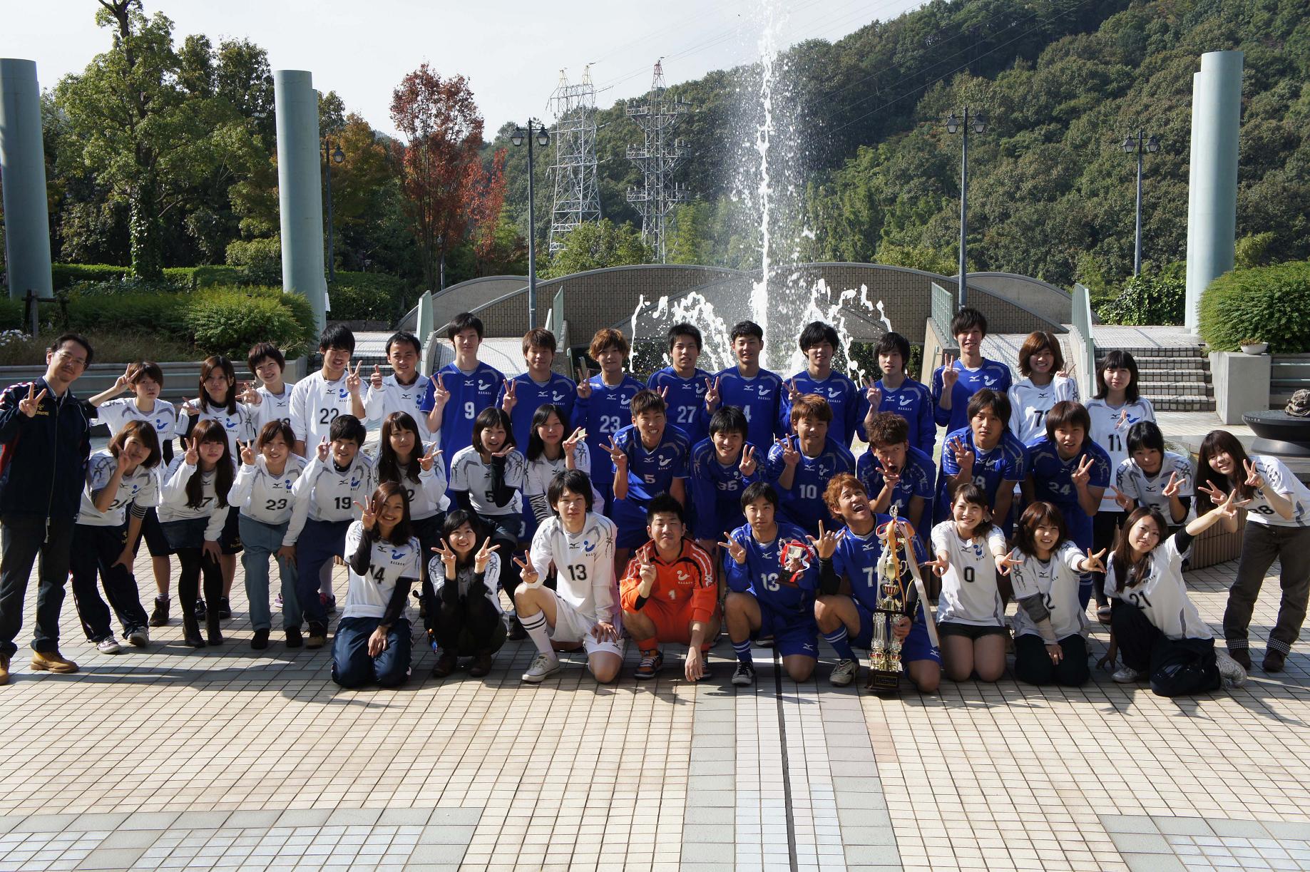 三原キャンパスサッカー部が広島県学生サッカーリーグにおいて初優勝しました 県立広島大学