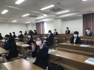 ノリの良い学生の写真です