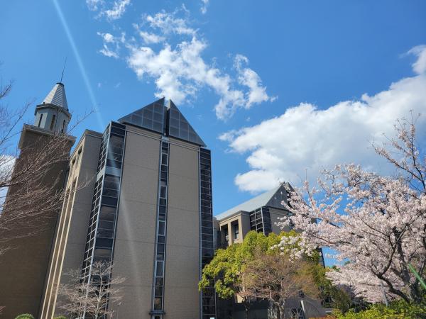県立広島大学三原キャンパスと桜