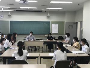 高大連携公開講座の交流会場面の写真です