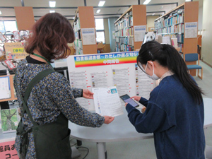 選書の様子（三原）