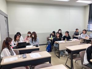 発表している学生
