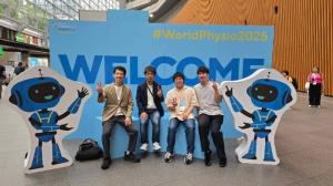 研究室のメンバーと撮影