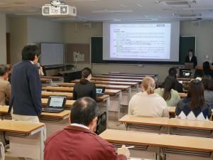 情報マネジメント専攻修士論文中間発表会2025写真3