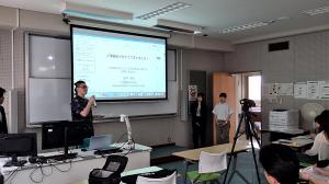 大学院生の説明の様子