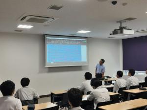 広島城北中・高等学校模擬講義写真3