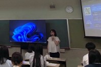 図１　山地先生スピーチの様子