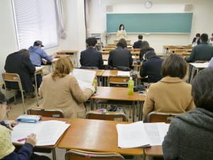 国際文化学科の「卒業論文発表会」が開催さ