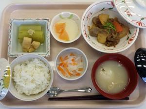 肉じゃがの給食