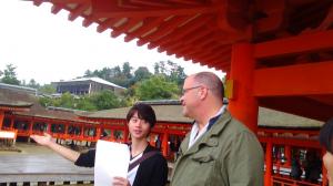 厳島神社をご案内