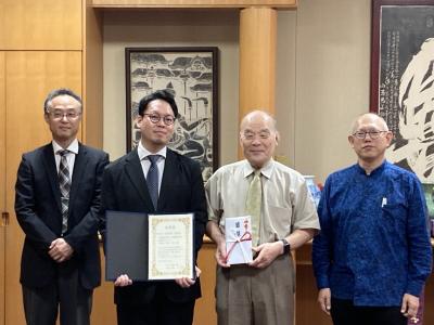 広島キャンパス岡田先生の表彰式