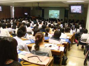 学科紹介の大講義室は満員御礼！