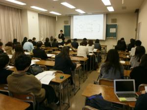 学生による発表の様子(2)