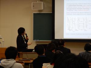 市村教授の発表の様子