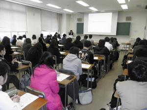 学生による発表の様子(1)