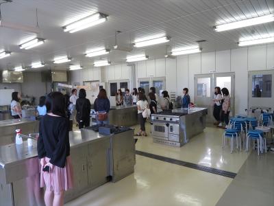 食品加工場の見学（吉野先生）