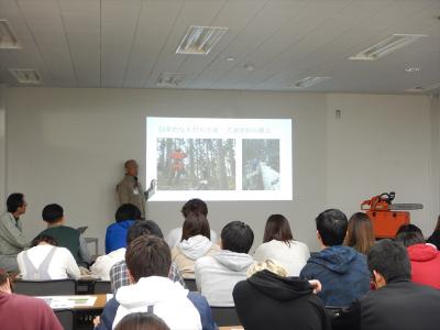 道広島県の森林・林業について講義を受けました。(広島県三次庁舎　林業技術センター)