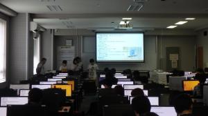 大学基礎セミナの発表の様子