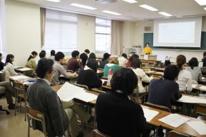 報告会の様子（会場全景）